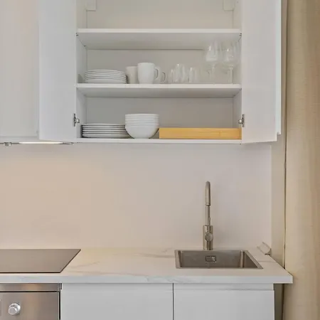 Modern Near Station Apartment