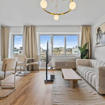 Modern Near Station Apartment *