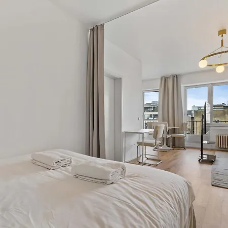 Modern Near Station Apartment *