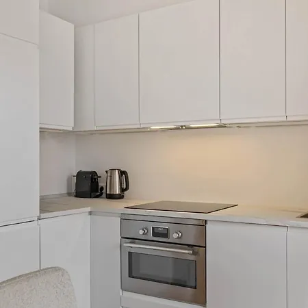 Modern Near Station Luxembourg By