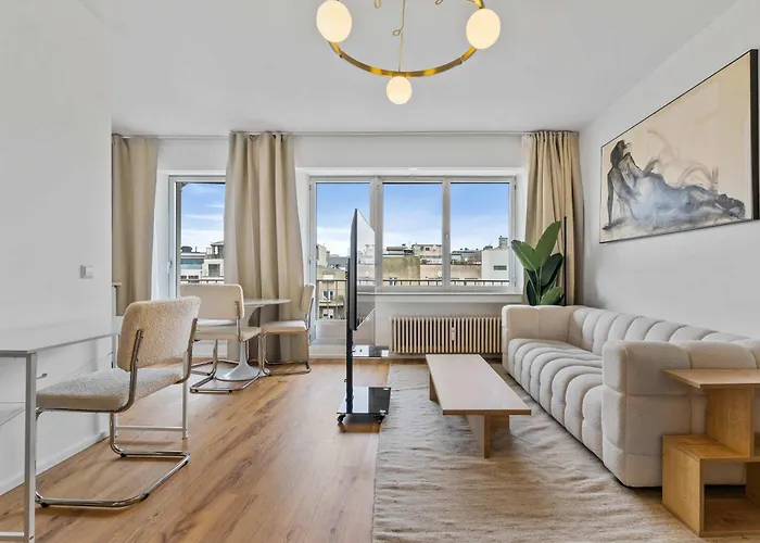 Modern Near Station Apartment *