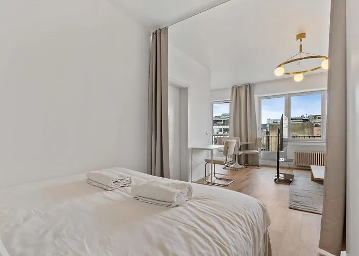 Modern Near Station Apartment *