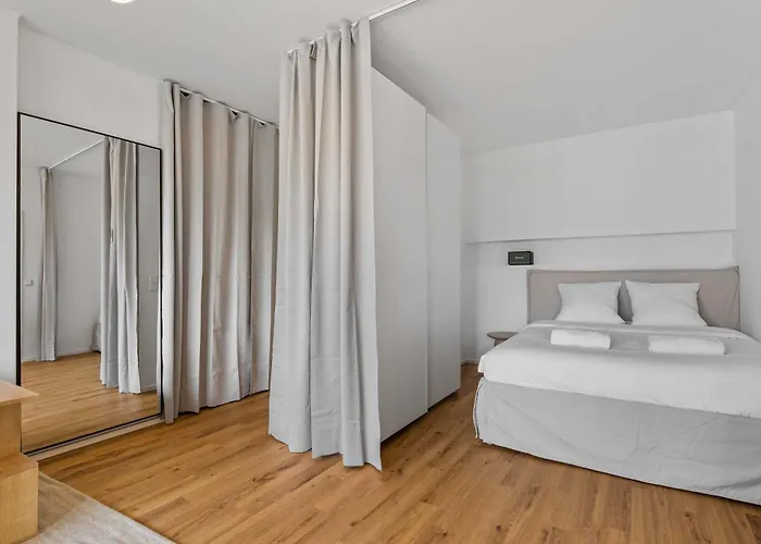 Modern Near Station Apartment *